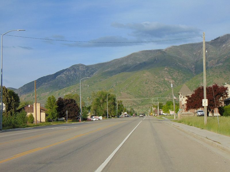 Looking east on Main Street in Santaquin, Utah